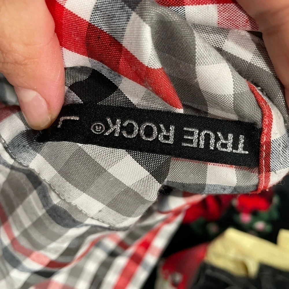 TRUE ROCK BUTTON DOWN - Picture 4 of 6